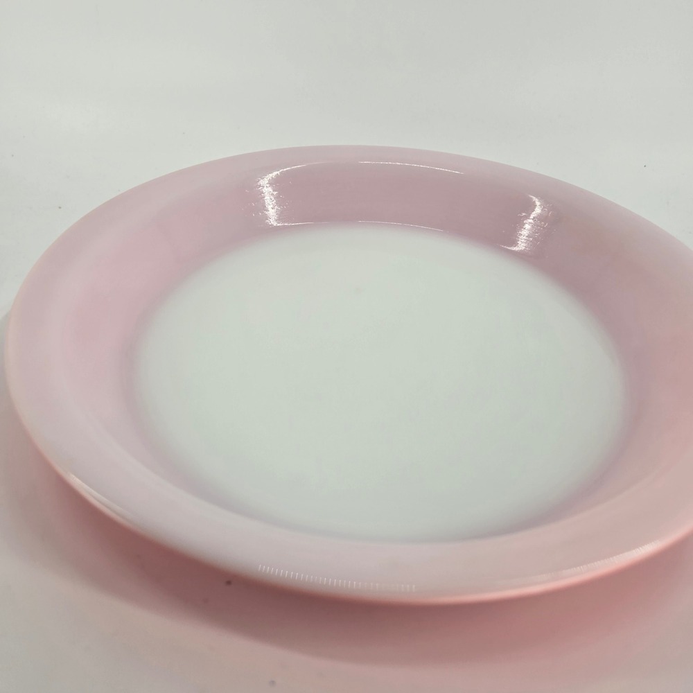 Vintage Pyrex Flamingo Pink Pie Plate 10" Round Milk Glass MCM - Picture 2 of 9